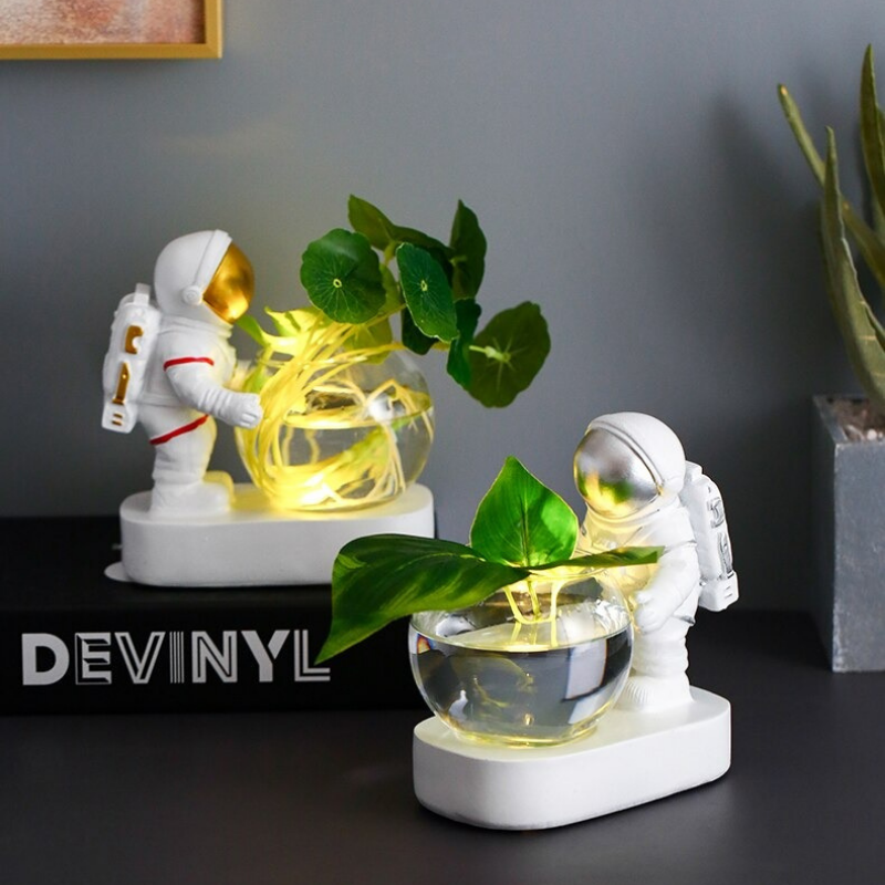 HomeQuill™ Astronaut LED Plant Holder - Nordic Side - 