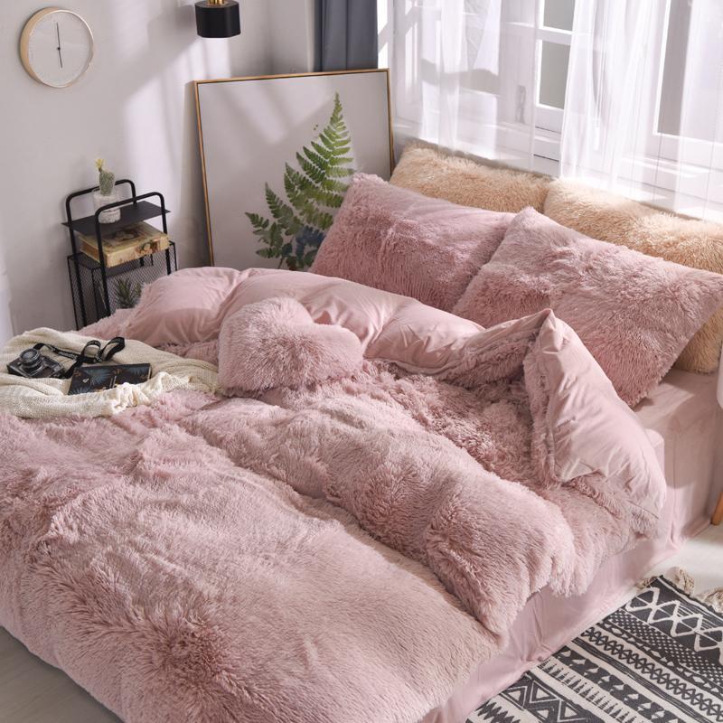 Colorful 4 Piece Faux Fur Bedding Set - Nordic Side - 