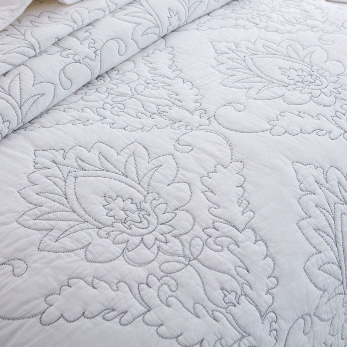 Jazuri Arlo Coverlet Set