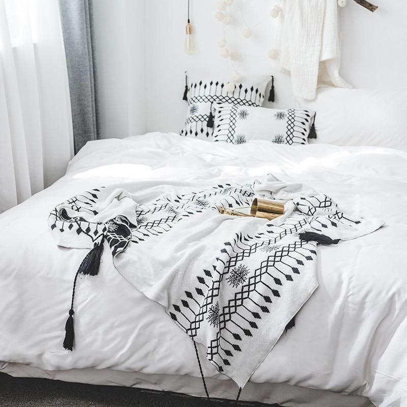 Geometric Arrow Throw Collection - Nordic Side - New, not-hanger