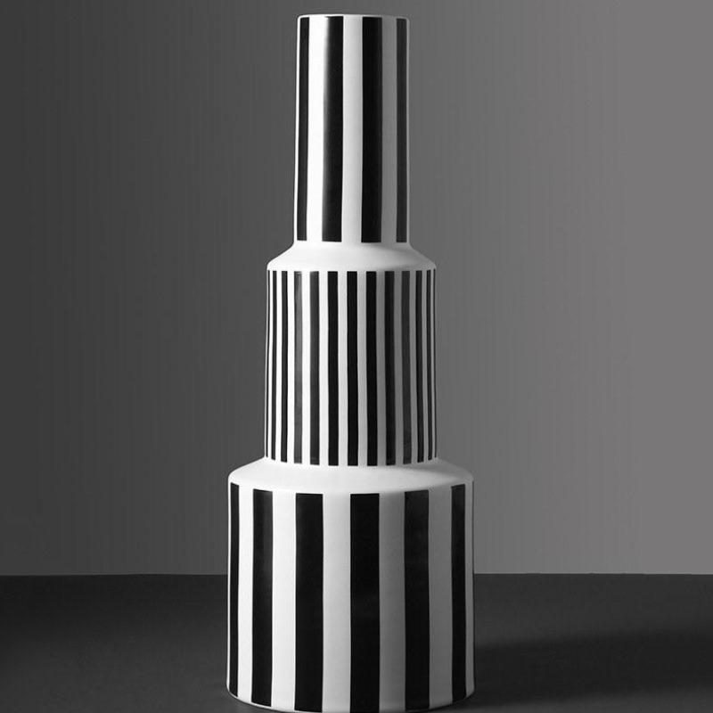 Chiguiri Striped Porcelain Vase - Chiguiri