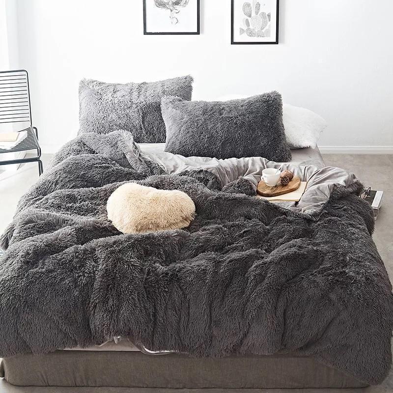 Colorful 4 Piece Faux Fur Bedding Set - Nordic Side - 